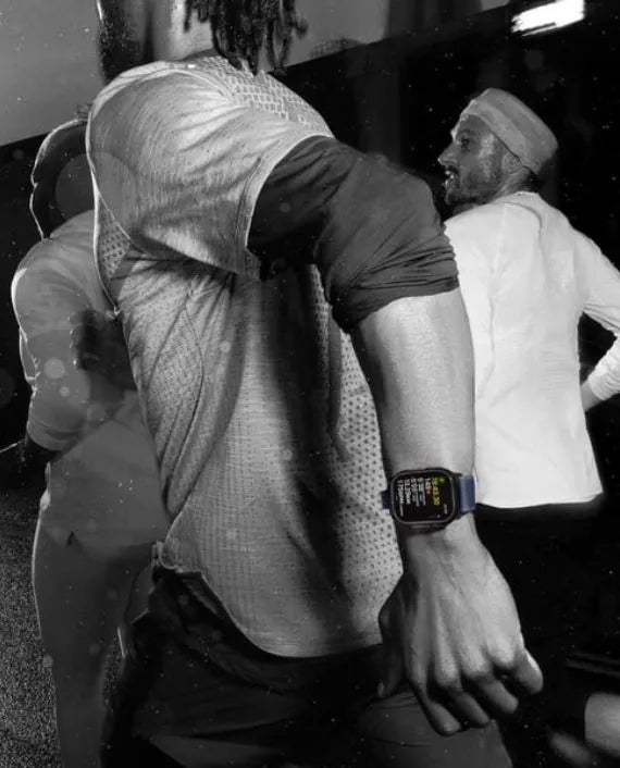 APPLE WATCH ULTRA 2 49MM BLACK TITANIUM CASE WITH BLACK OCEAN MX4P3QA/A